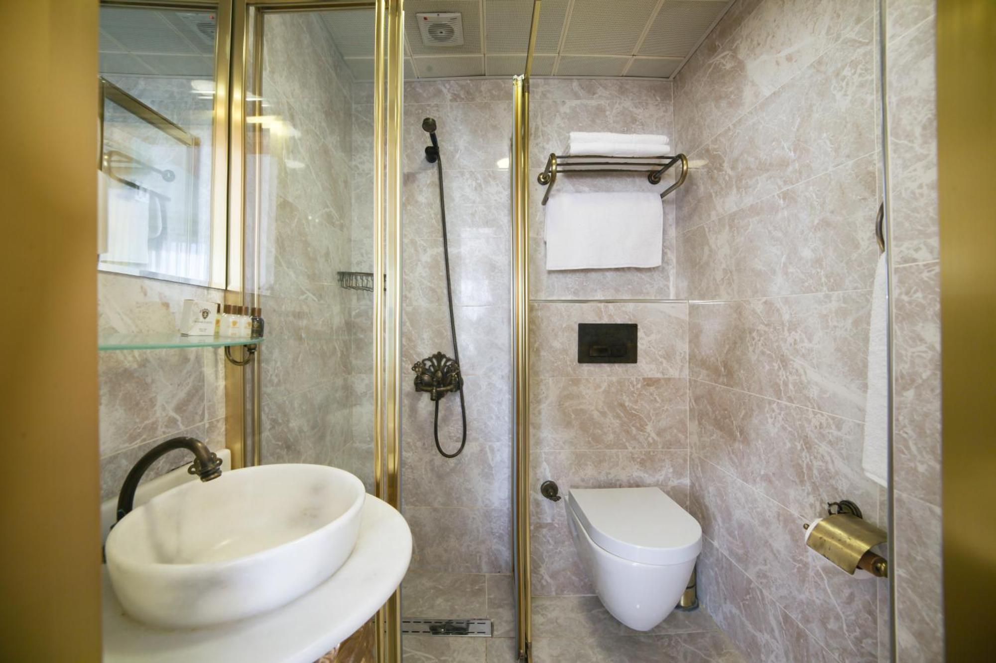 White Monarch Hotel Istanbul Bagian luar foto